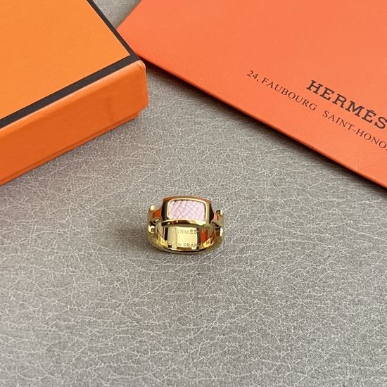 Hermes Delicate Elegant Ring with Gentle Design