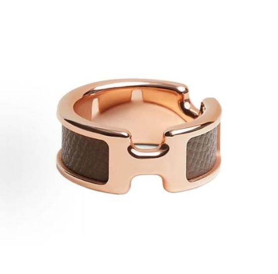 Hermes Delicate Elegant Ring with Gentle Design