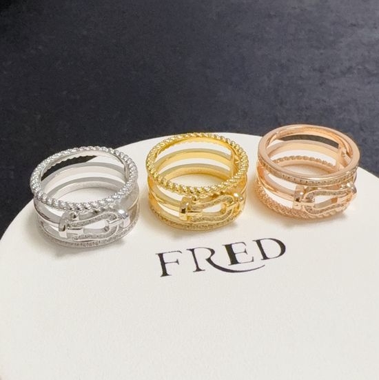 Fred Horseshoe Buckle Hollow Stackable Ring