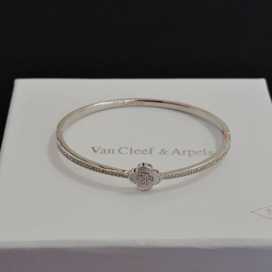 Van Cleef & Arpels VCA Lucky Clover Diamond Bangle