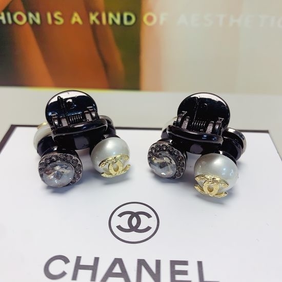 Chanel Pearl Mini Hair Claw Clips Set