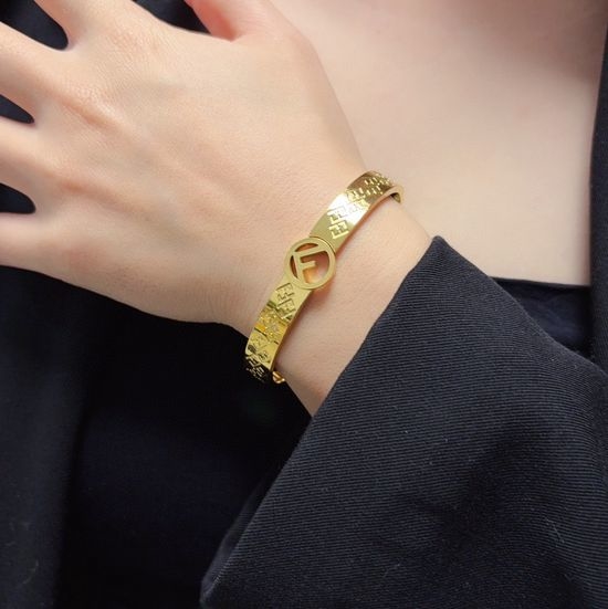 Fendi Hollow Out Classic Simple Elegant Bangle