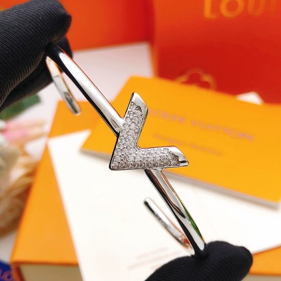 Gucci V-Shaped Rhinestone Bangle Bracelet