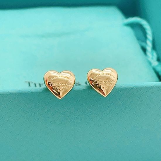Tiffany & Co. Gold Heart Stud Earrings Classic Jewelry