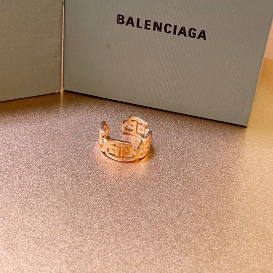 Balenciaga Unique Shiny V Gold Ring Accessory