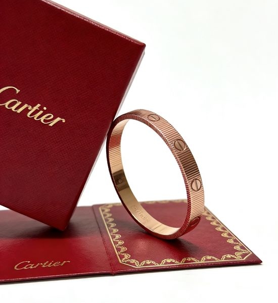 Cartier Classic V-gold Bracelet Elegant Design