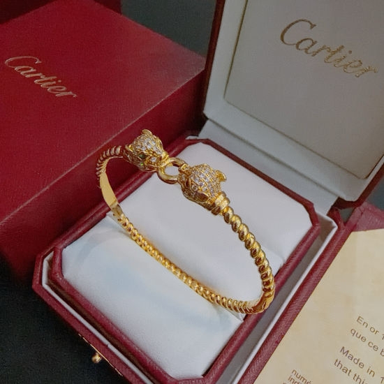 Cartier Elegant V-Gold Bracelet Classic Ring Design