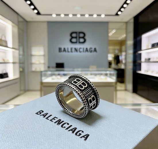 Balenciaga Retro Textured High Quality Ring