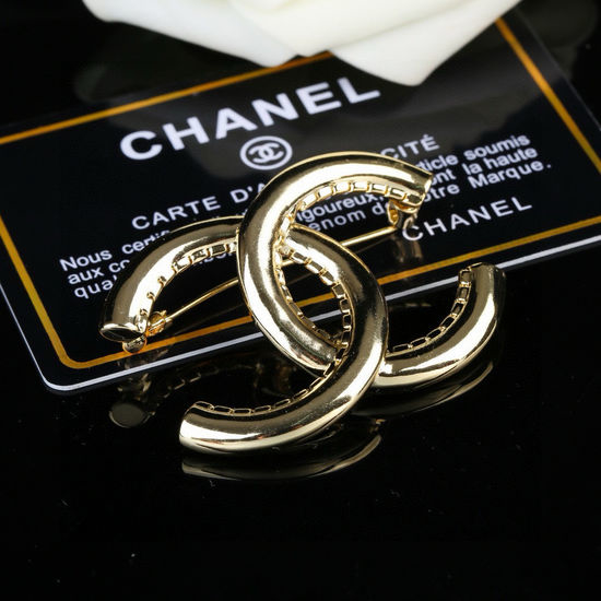 Chanel Elegant Stylish Brooch Fine Workmanship