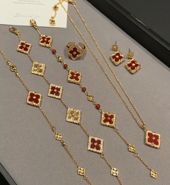 Buccellati Carnelian Inlaid Gold Bracelet