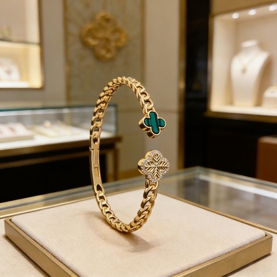 Van Cleef & Arpels VCA Clover Diamond Inlaid Bracelet