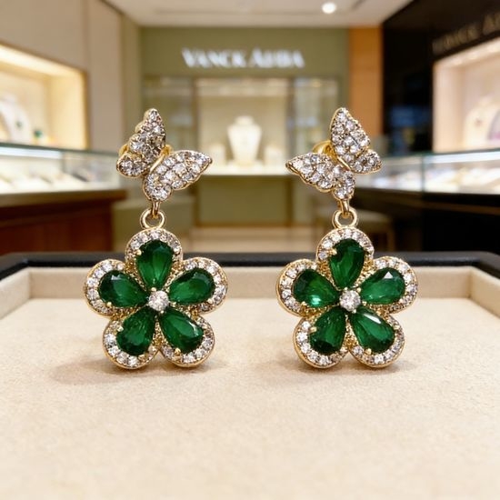 Van Cleef & Arpels VCA Stereoscopic Petal Diamond Stud Earrings