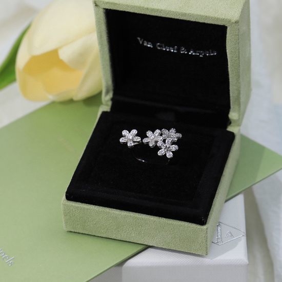 Van Cleef & Arpels VCA Clover Flower Gold Plated Ring