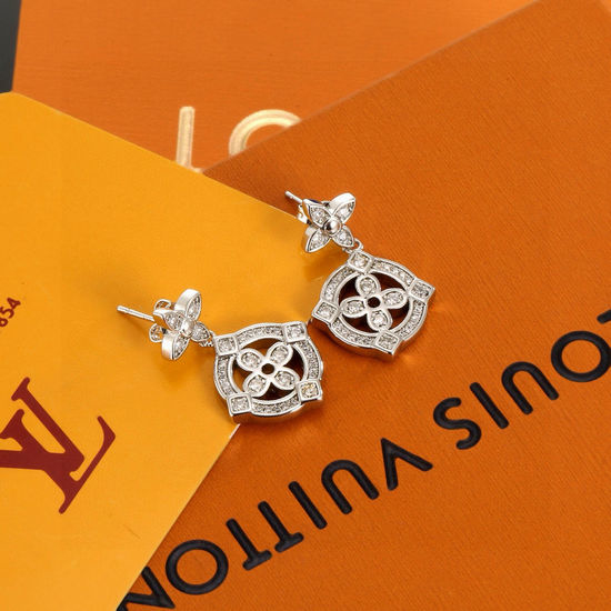 Louis Vuitton LV Elegant Flower Pattern Stud Earrings