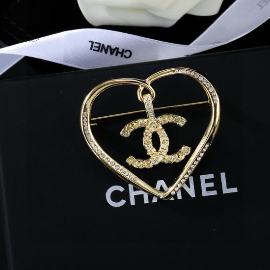 Chanel Delicate Brooch Elegant Daily Accessory