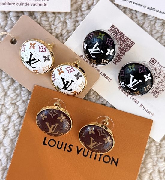 Louis Vuitton LV Unique Retro Design Stud Earrings