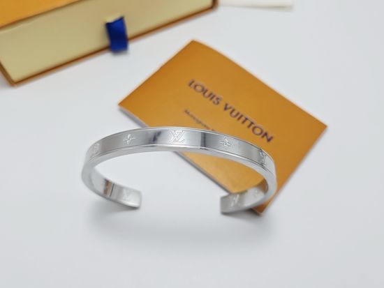 Louis Vuitton LV Monogram Engraved Exquisite Bangle