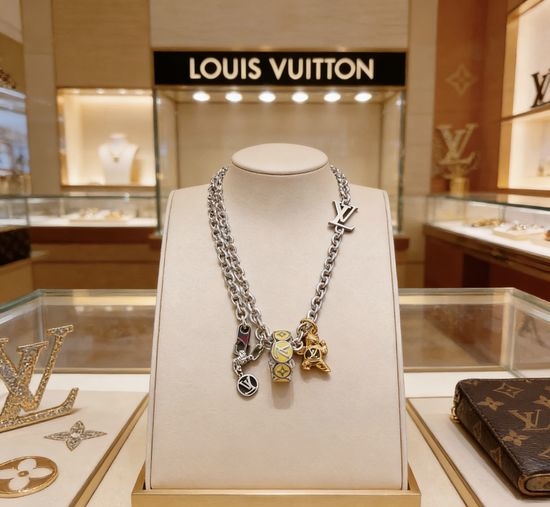 Louis Vuitton LV Vintage Chain Pendant Necklace