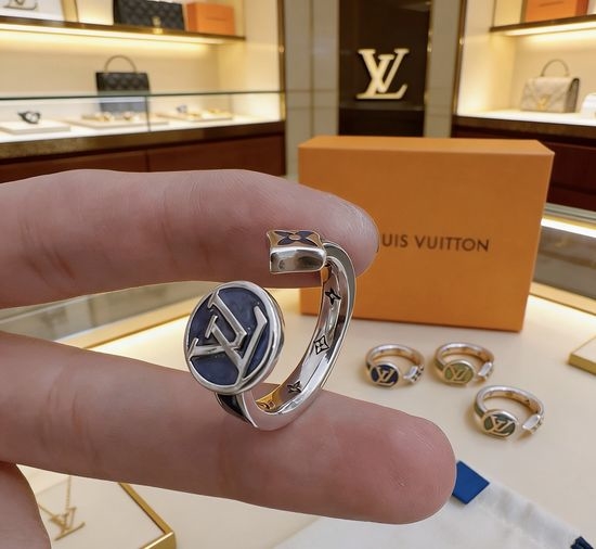 Louis Vuitton LV Vintage Retro Style Ring