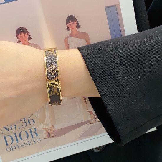 Louis Vuitton LV Leather Pattern Bangle Premium Jewelry