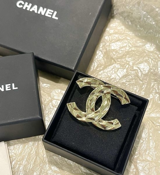 Chanel Diamond Pattern Brooch Smooth Surface