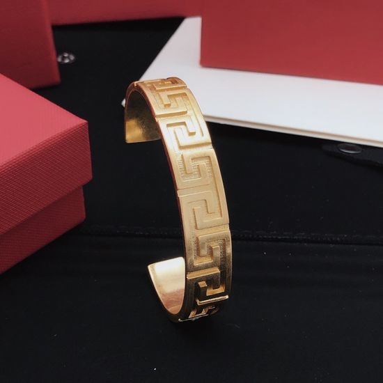 Versace Sleek Basic Everyday Bangle