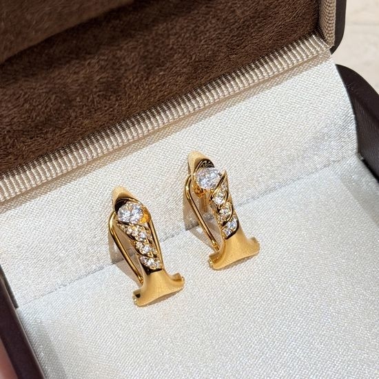 Balenciaga Threaded Rotating Single Diamond Ear Clips