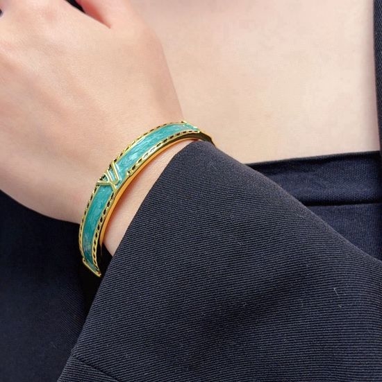 Louis Vuitton LV Exquisite Embossed Gold-tone Slim Bangle