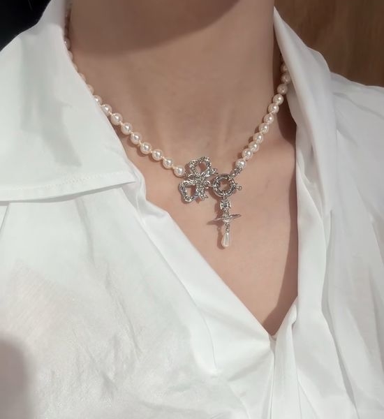 Vivienne Westhood Saturn Pearl Bracelet Necklace Set