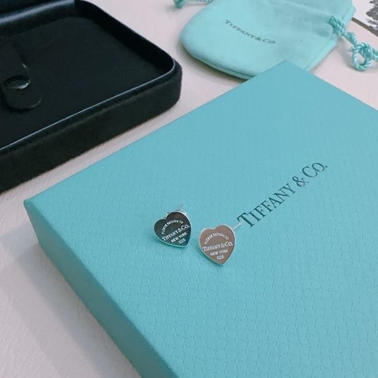 Tiffany & Co. Heart Shape Earrings Classic Simple Design