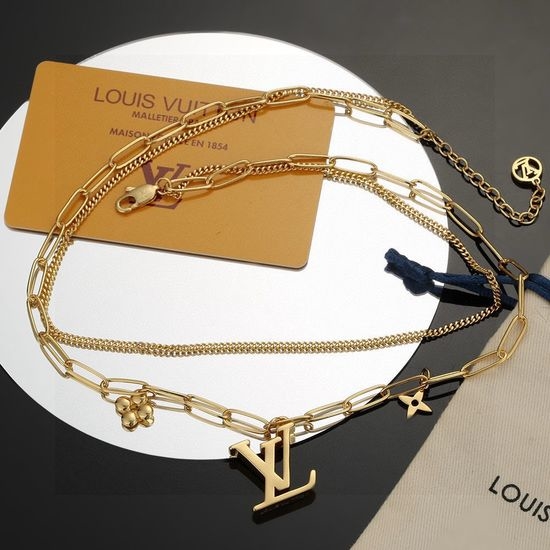 Louis Vuitton LV Clover Pendant Necklace Classic Versatile