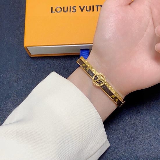 Louis Vuitton LV Classic Delicate Stylish Bangle Bracelet