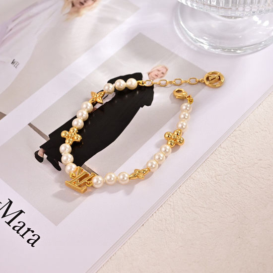 Louis Vuitton LV Elegant Gold Plated Bracelet