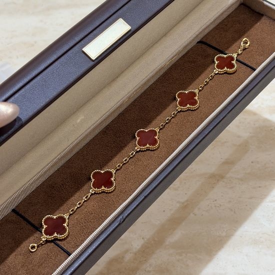 Van Cleef & Arpels VCA Red Agate Clover Chain Bracelet