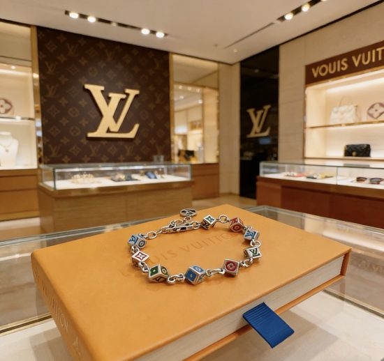 Louis Vuitton LV Vintage Adjustable Chain Bracelet