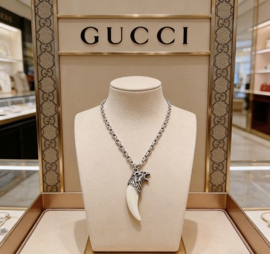Gucci Resin Pendant Necklace Vintage Style