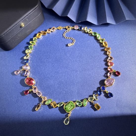 Swarovski Mixed Cut Rhinestone Pendant Short Necklace