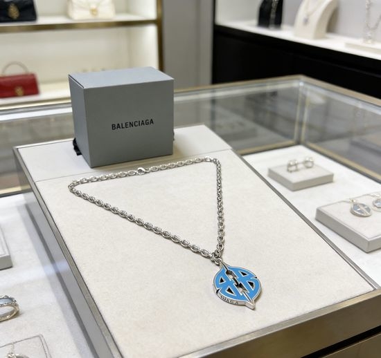 Balenciaga Retro Style Necklace Exquisite Craftsmanship Design