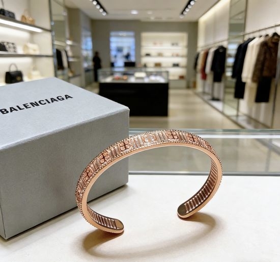 Balenciaga Unique Design Trendy Classic Bangle