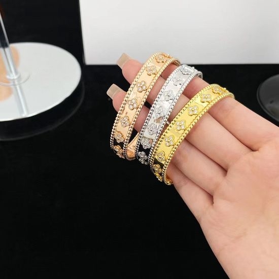 Van Cleef & Arpels VCA Quatrefoil Design Luxury Bracelet