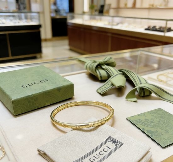 Gucci Aged Gold Finish Classic Bangle