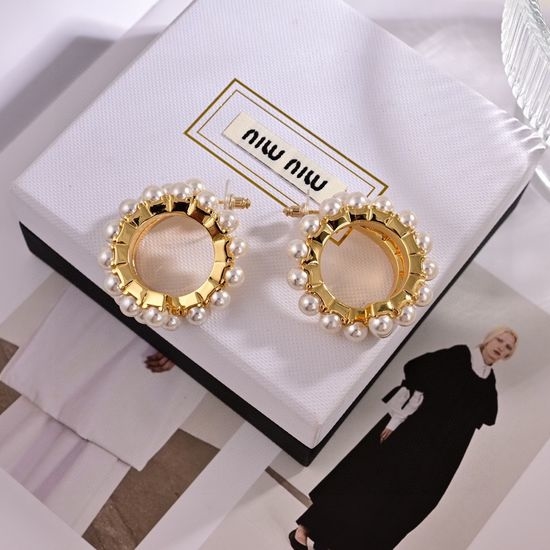Miu Miu Pearl Decor Elegant Face-flattering Earrings