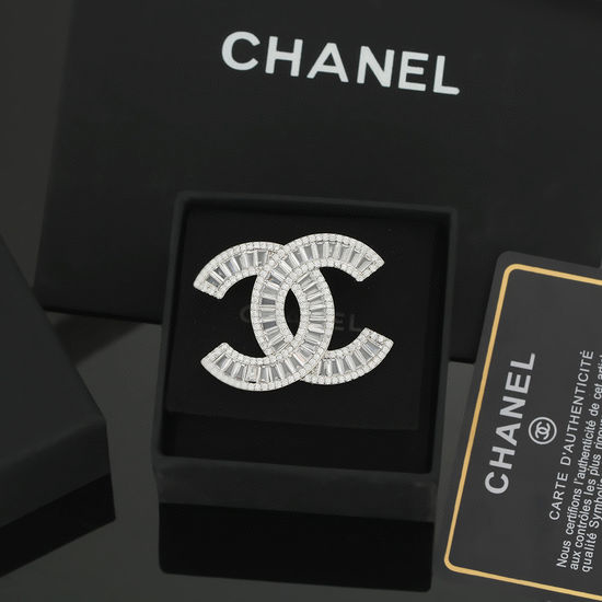 Chanel Full Diamond All-Match Brooch
