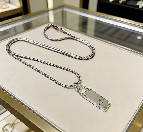 Gucci Vintage Distressed Chain Necklace