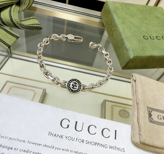 Gucci Classic Style Elegant Bracelet for Everyday Outfit