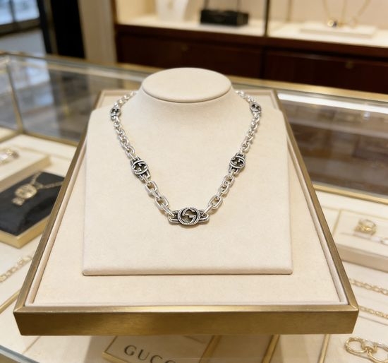 Gucci Luxury Handcrafted Engraved Pattern Necklace