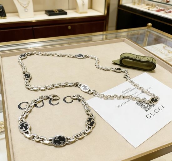 Gucci Vintage Enamel Necklace and Bracelet Set