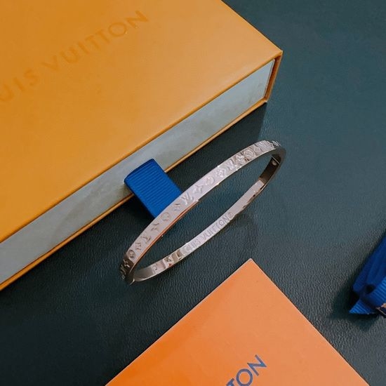 Louis Vuitton LV Classic Bracelet Stylish Versatile Daily Jewelry
