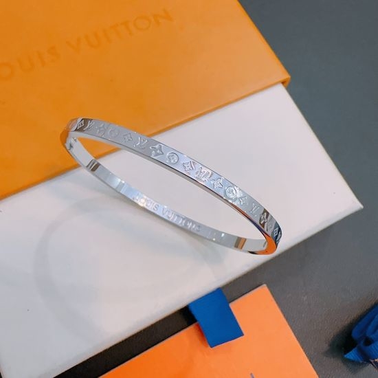 Louis Vuitton LV Classic Bracelet Stylish Versatile Daily Jewelry
