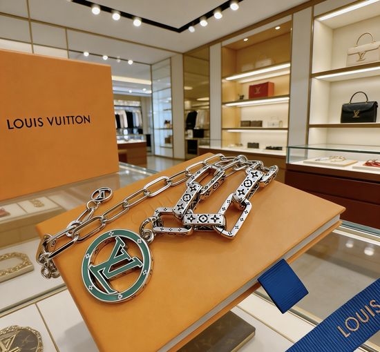 Louis Vuitton LV Vintage Silver Adjustable Chain Necklace